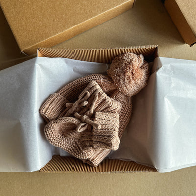 Baby Gift Box - Cappello e Scarpine Minimal in Cotone - Baby Clothes - Baby Rainbow Shop - P.IVA 04847500230