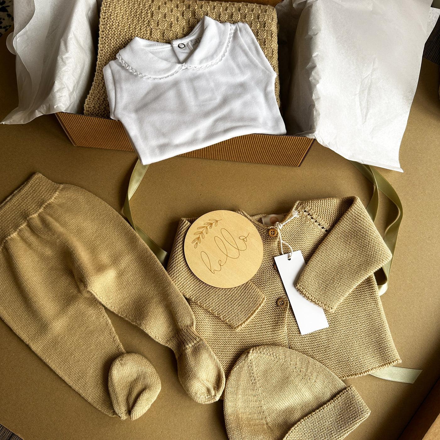 Baby Gift Box - Newborn (Coperta, Completino, Cappellino, Body)